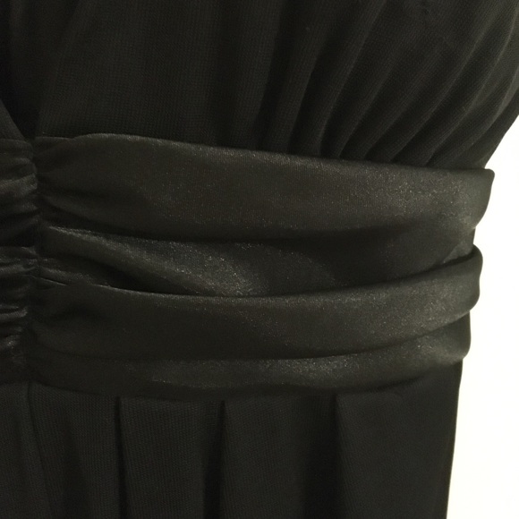 Black cocktail dress - Picture 5 of 6